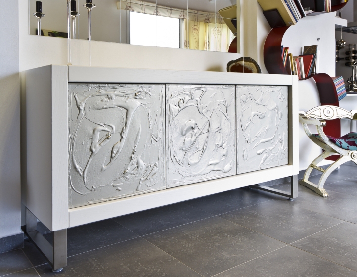 Mobile Soggiorno/Salotto in legno con pannelli in legno in rilievo laccati effetto acciaio lucido Artigiano del DESIGN